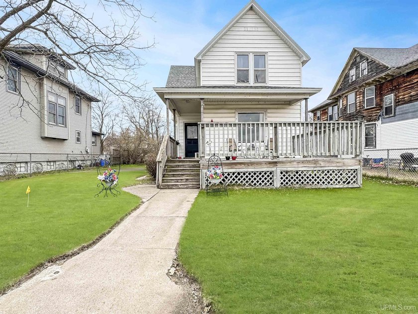 Looking for space, character, and a location close to it all? - Beach Home for sale in Escanaba, Michigan on Beachhouse.com