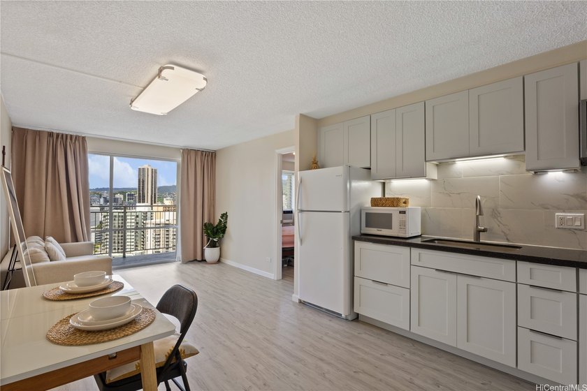 Beautifully renovated 1-bedroom, 1-bath residence at Kapiolani - Beach Condo for sale in Honolulu, Hawaii on Beachhouse.com