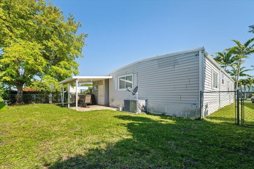 BEAUTIFULLY REMODELED MANUFACTURED HOME IN A DESIRABLE ADULT - Beach Home for sale in Deerfield Beach, Florida on Beachhouse.com