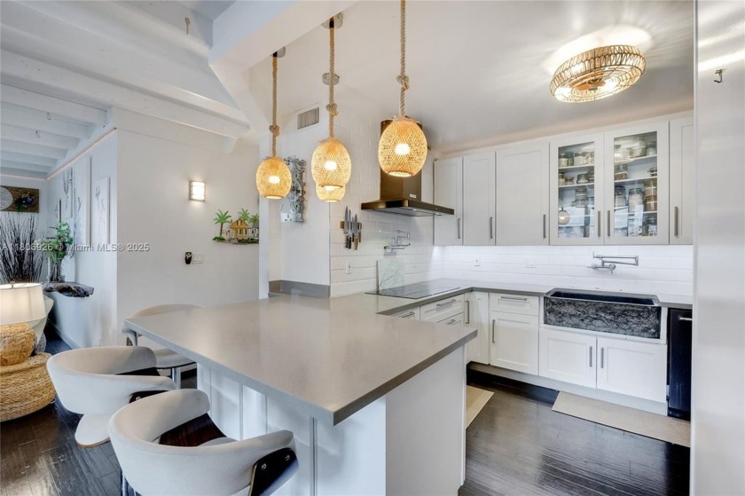 Welcome to this 1st floor expansive two bedroom corner unit in - Beach Condo for sale in Hollywood, Florida on Beachhouse.com