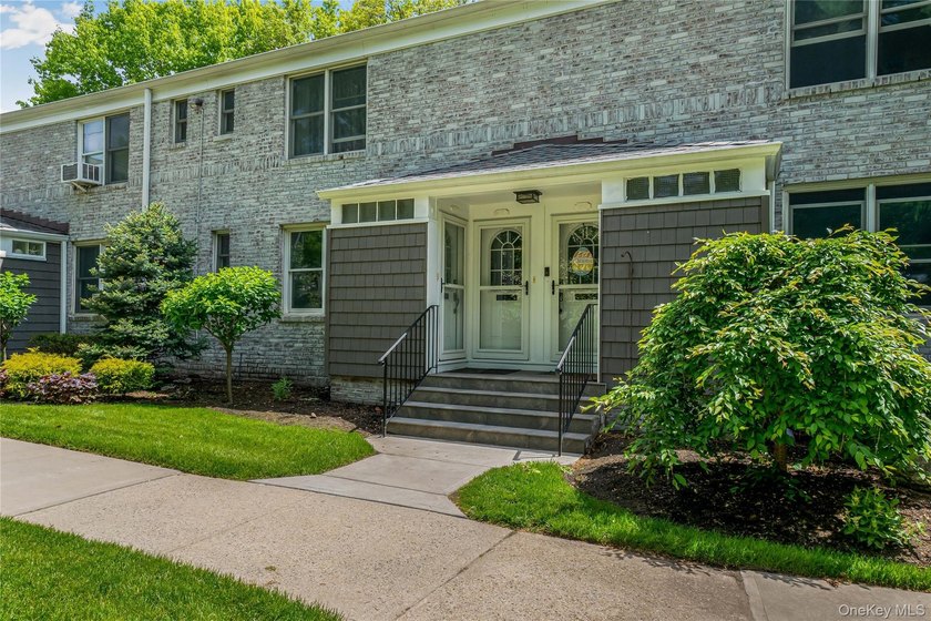Beautifully renovated 1-bedroom lower-level unit in the - Beach Home for sale in Glen Cove, New York on Beachhouse.com