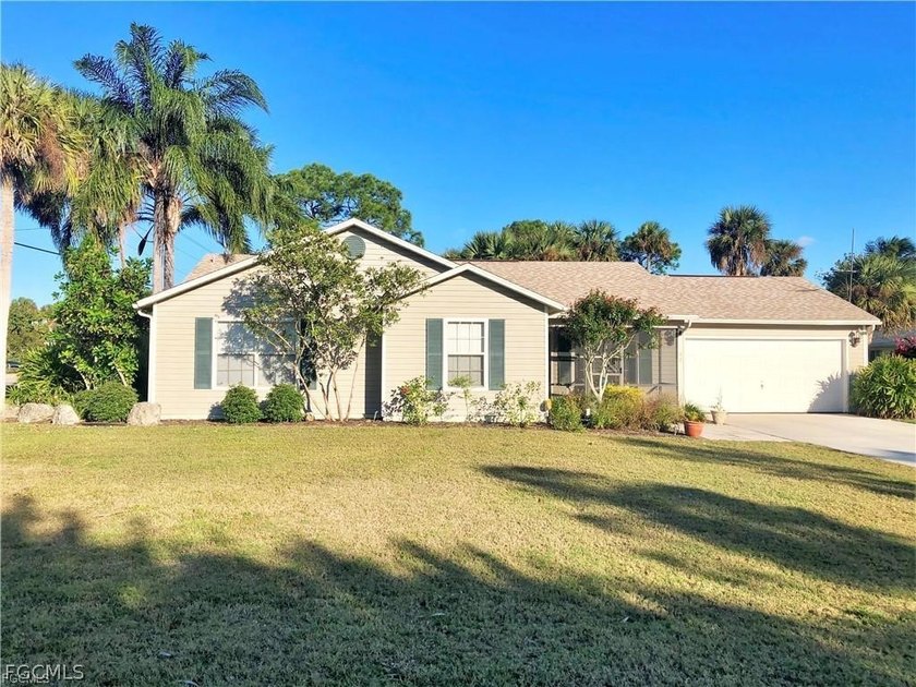 SELLER OFFERING $5,000 IN CONCESSIONS! Well-maintained 3-BEDROOM - Beach Home for sale in Lehigh Acres, Florida on Beachhouse.com