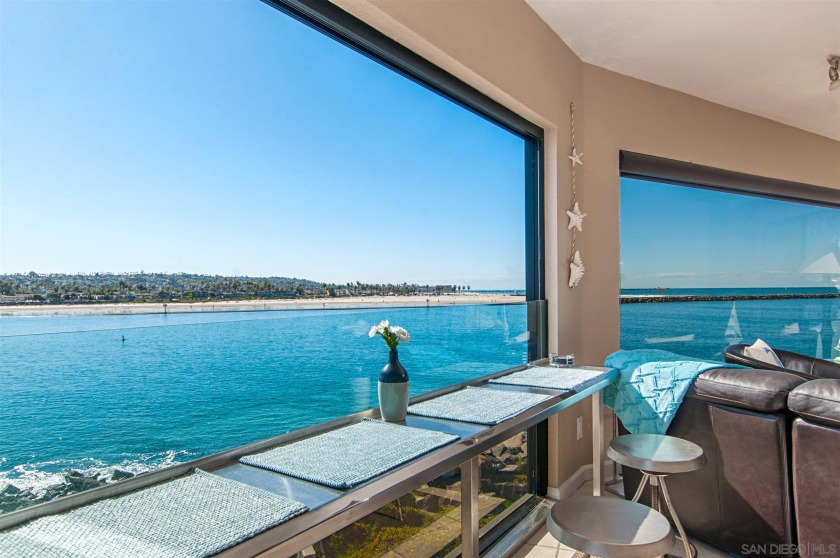 This Luxurious Penthouse Condo features impressive panoramic - Beach Home for sale in Pacific Beach, California on Beachhouse.com