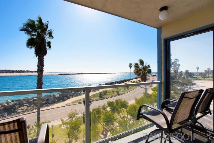 This Amazing Penthouse Condo commands one of the most - Beach Home for sale in Pacific Beach, California on Beachhouse.com