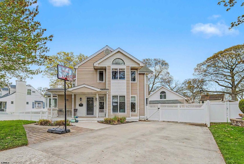 Price Improvement. Seller is relocating. Welcome to 10 Par Dr - Beach Home for sale in Somers Point, New Jersey on Beachhouse.com