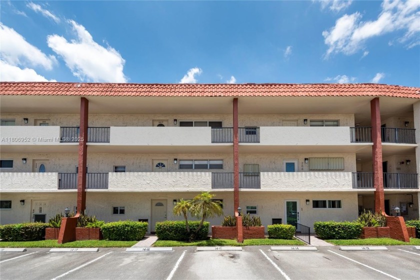 Charming one-bedroom, one and a half-bath condo in Hollybrook, a - Beach Condo for sale in Pembroke Pines, Florida on Beachhouse.com
