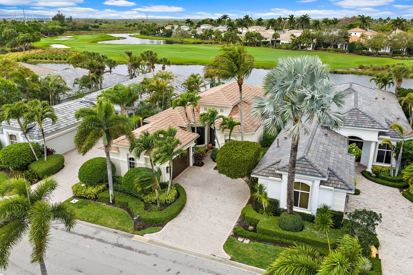 Spectacular! This 3 BR/3 BA home offers exceptional 180 degree - Beach Home for sale in Palm Beach Gardens, Florida on Beachhouse.com