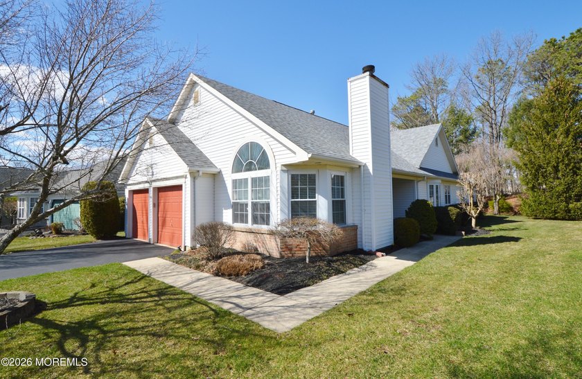 Bright and Sunny Lake Ridge I model with a BEAUTIFUL 3 SEASON - Beach Home for sale in Toms River, New Jersey on Beachhouse.com
