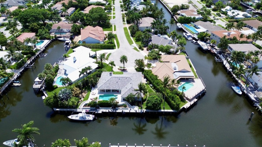 EXCEPTIONAL EAST BOCA RATON HOME WITH 180' OF STRAIGHT - Beach Home for sale in Boca Raton, Florida on Beachhouse.com