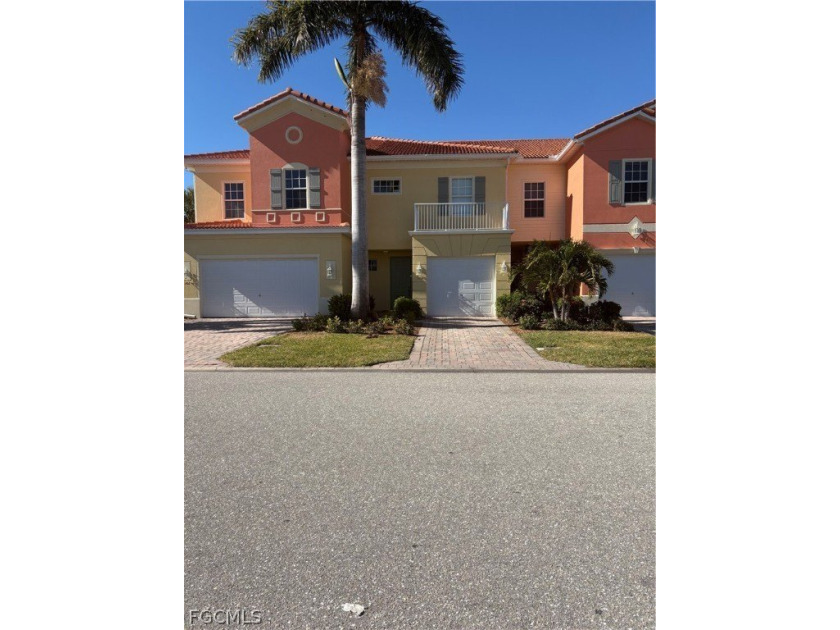 HOME IS SUBJECT TO SHORT SALE AND LENDER APPROVAL...Beautifully - Beach Townhome/Townhouse for sale in Fort Myers, Florida on Beachhouse.com