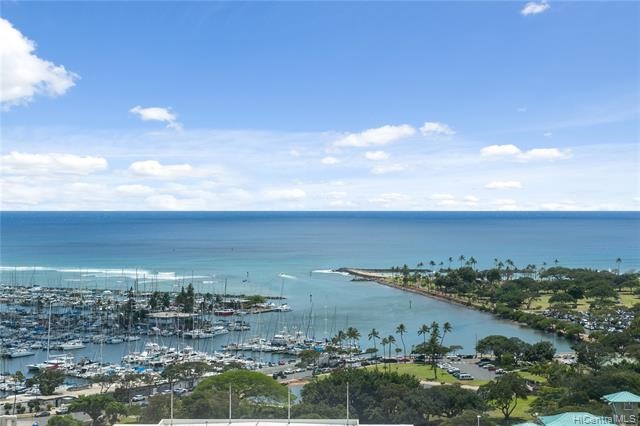 Stunning & luxurious in every way this gorgeous PH 2006 offers a - Beach Condo for sale in Honolulu, Hawaii on Beachhouse.com