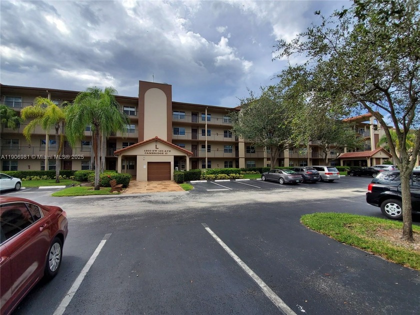 Beautifully 2-Bedroom, 2-Bath Condo with Golf Course Views - - Beach Condo for sale in Pembroke Pines, Florida on Beachhouse.com