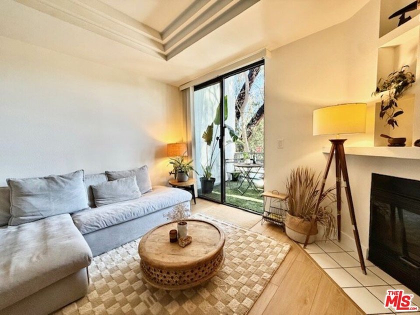 Experience the best of coastal living in Venice Beach. This - Beach Condo for sale in Venice, California on Beachhouse.com