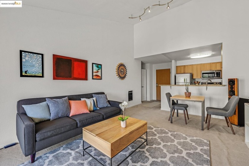 Top-floor 1BR/1BA condo at 55 Fairmount Ave #310 in Oakland's - Beach Condo for sale in Oakland, California on Beachhouse.com