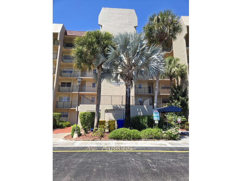 Enjoy easy living in this bright and open first floor condo - Beach Condo for sale in Lake Worth, Florida on Beachhouse.com