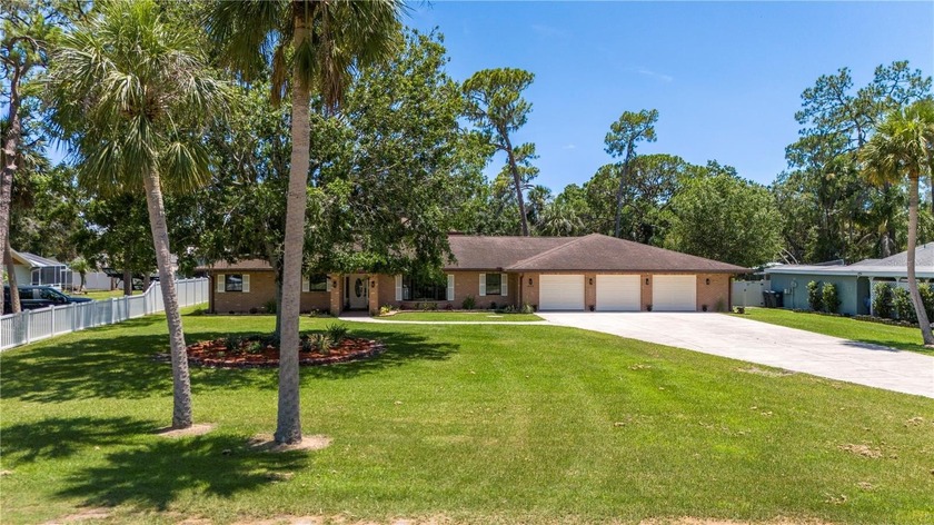 Major Price Improvement!        NO HOA OR CDD!
Discover the - Beach Home for sale in Ruskin, Florida on Beachhouse.com