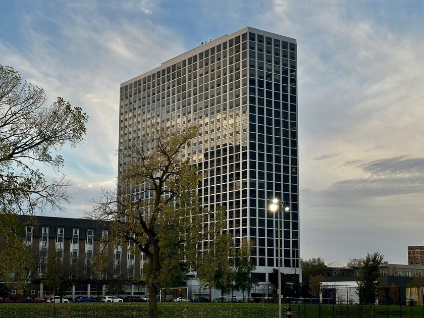 West-facing one-bedroom, one-bath with brand-new laminate plank - Beach Home for sale in Chicago, Illinois on Beachhouse.com