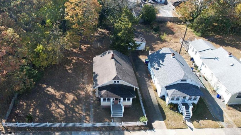 OPPORTUNITY IS KNOCKING! Don't miss your chance to own this - Beach Home for sale in Somers Point, New Jersey on Beachhouse.com