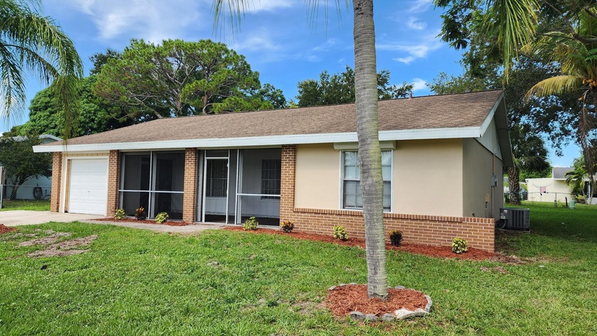 This cozy 3-bedroom, 2-bathroom residence with a convenient - Beach Home for sale in Port Saint Lucie, Florida on Beachhouse.com