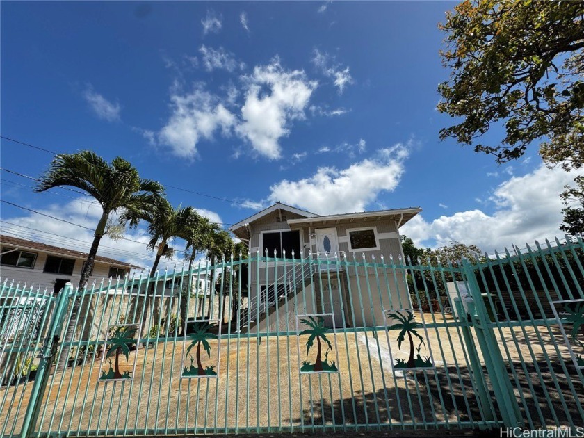 IMPROVED PRICE! LOCATION, LOCATION, LOCATION! Welcome home to - Beach Home for sale in Honolulu, Hawaii on Beachhouse.com