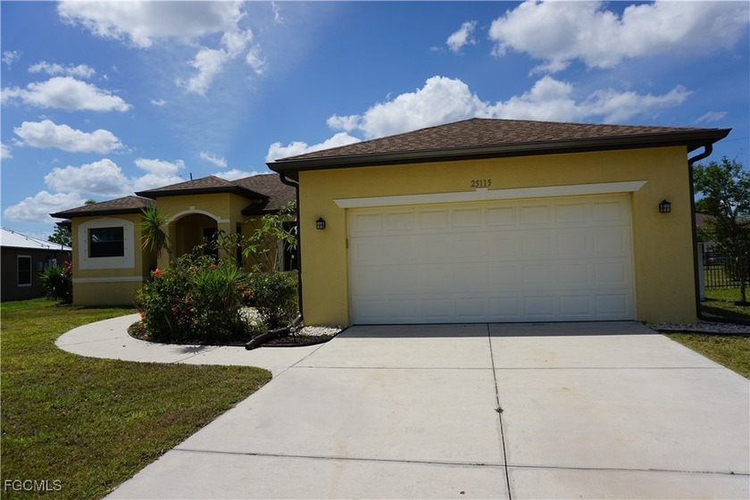 WOW-AN INCREDIBLE VALUE FOR THIS BEAUTIFUL, NEWER CONSTRUCTION - Beach Home for sale in Punta Gorda, Florida on Beachhouse.com