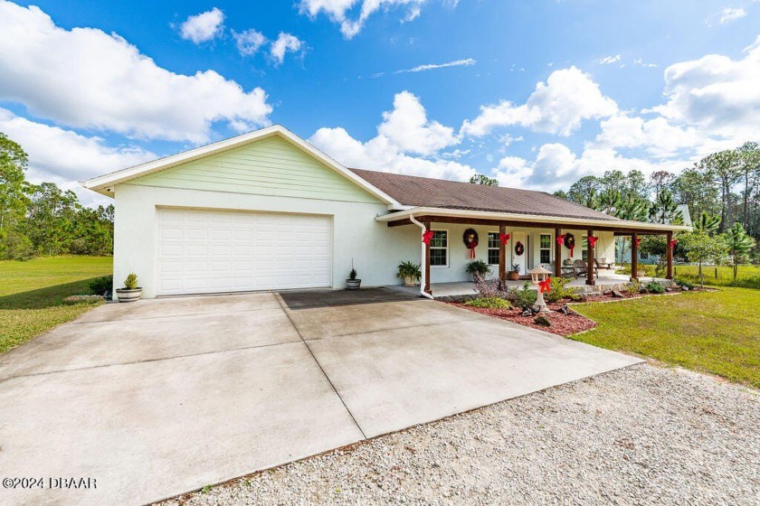 Welcome to your Ultimate Country Retreat! This stunning 2 - Beach Home for sale in Ormond Beach, Florida on Beachhouse.com