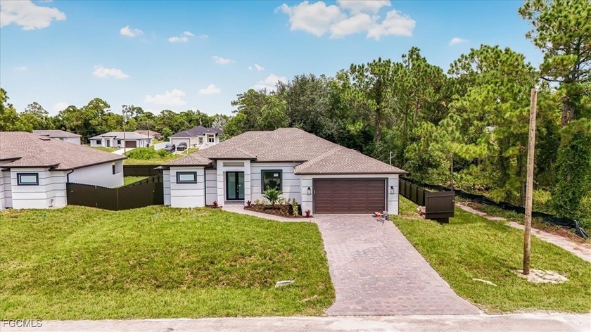 Welcome to this beautiful designed 4 bedrooms, 3 bathrooms home - Beach Home for sale in Lehigh Acres, Florida on Beachhouse.com