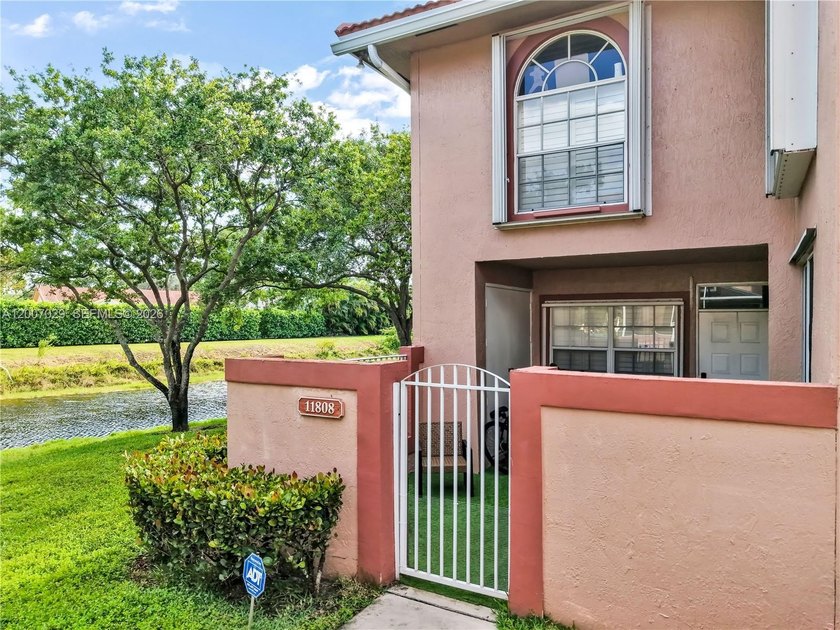 Spacious 3-bedroom, 2.5-bath corner townhome located in the - Beach Townhome/Townhouse for sale in Coral Springs, Florida on Beachhouse.com