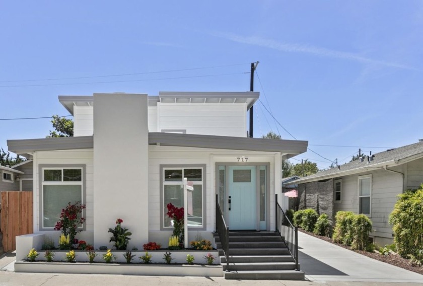 Welcome to your perfect coastal escape-A fully remodeled - Beach Home for sale in Capitola, California on Beachhouse.com