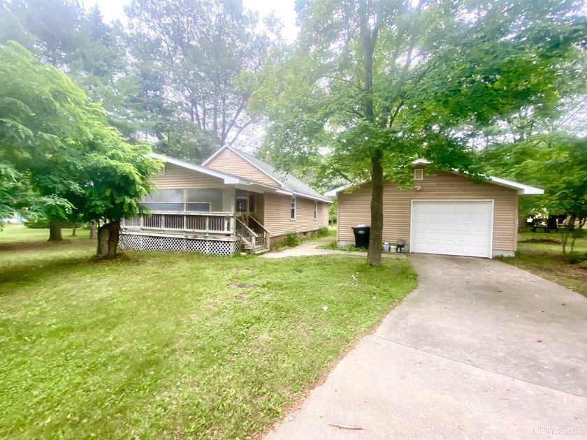 Great location! 24x30 detached garage. Home needs some updating - Beach Home for sale in Gladstone, Michigan on Beachhouse.com