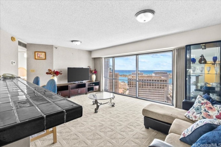 This prestigious *06* one-bedroom unit on the 33rd floor offers - Beach Condo for sale in Honolulu, Hawaii on Beachhouse.com