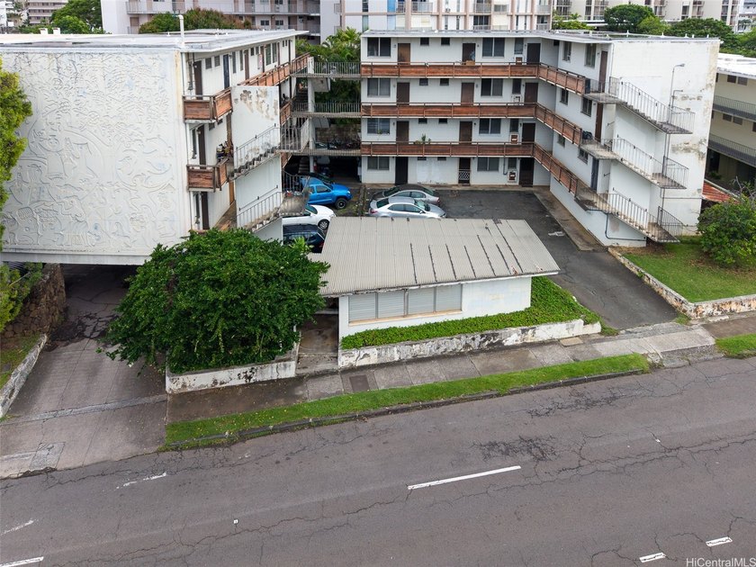 Calling all seasoned investors-Diamond in the rough! Make this - Beach Commercial for sale in Honolulu, Hawaii on Beachhouse.com