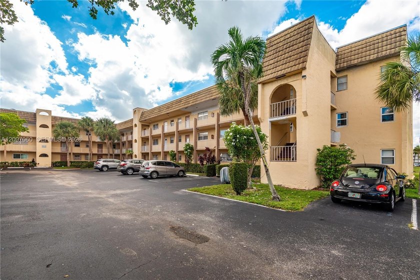Great2 bedroom 2 bathroom  condo located in an  active community - Beach Condo for sale in Sunrise, Florida on Beachhouse.com