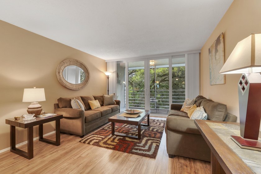 * Investor and Pet Friendly top-floor condo with tranquil views - Beach Condo for sale in Davie, Florida on Beachhouse.com