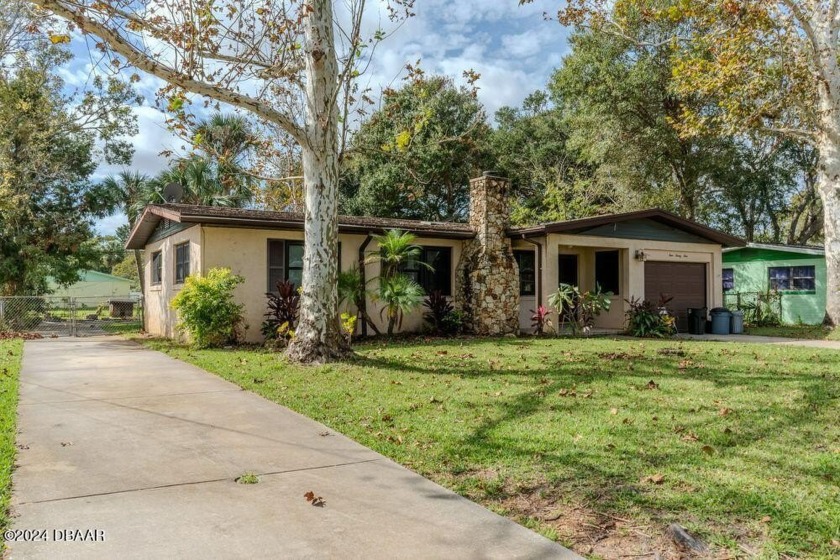 This 2-bedroom, 2-bath concrete block home offers great - Beach Home for sale in Ormond Beach, Florida on Beachhouse.com