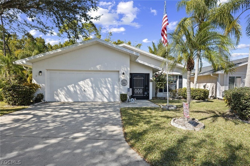 Welcome to Foxmoor Lakes! This well maintained single family - Beach Home for sale in North Fort Myers, Florida on Beachhouse.com