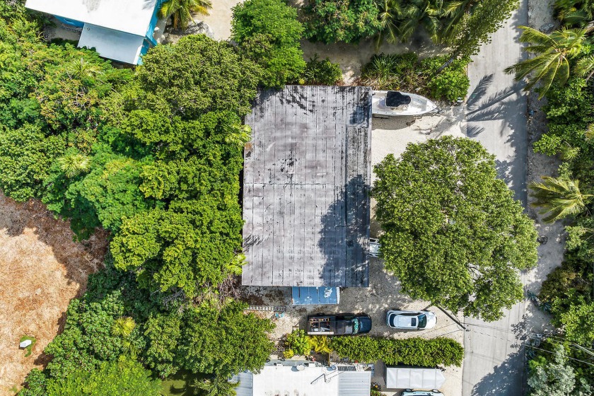 Step into this full duplex in the heart of Marathon tucked - Beach Home for sale in Marathon, Florida on Beachhouse.com