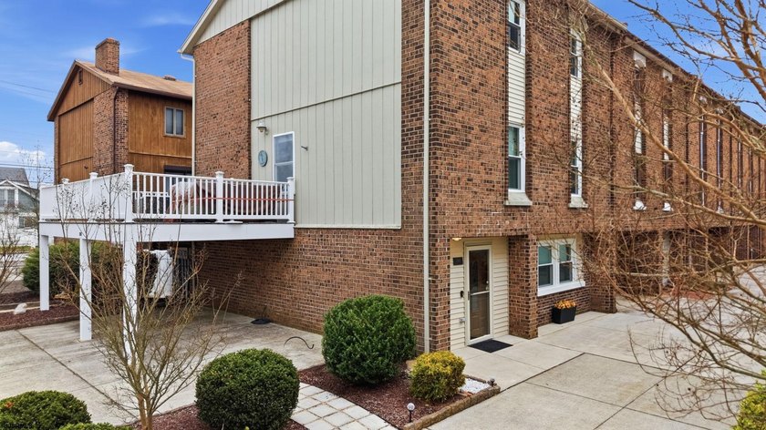 Your chance to own a beautifully renovated townhome in Margate's - Beach Townhome/Townhouse for sale in Margate, New Jersey on Beachhouse.com