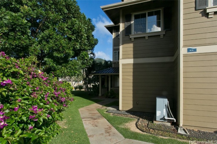 This is a 1 of 1. The ONLY SINGLE LEVEL 2-bedroom townhome in - Beach Condo for sale in Honolulu, Hawaii on Beachhouse.com