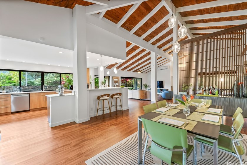 Beautifully UPGRADED 3-bed/2-bath home offers privacy, lush - Beach Home for sale in Honolulu, Hawaii on Beachhouse.com