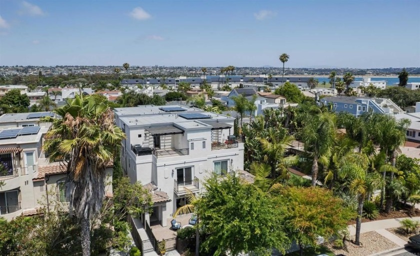 Set along a quiet street just blocks from the bay and the ocean - Beach Townhome/Townhouse for sale in San Diego, California on Beachhouse.com