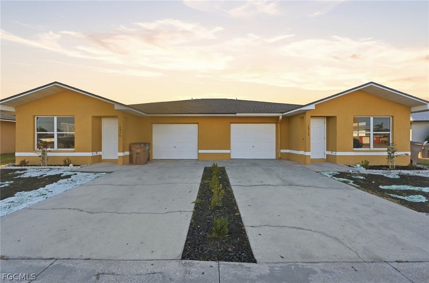 Updated DUPLEX in the heart of Cape Coral. This investment - Beach Home for sale in Cape Coral, Florida on Beachhouse.com