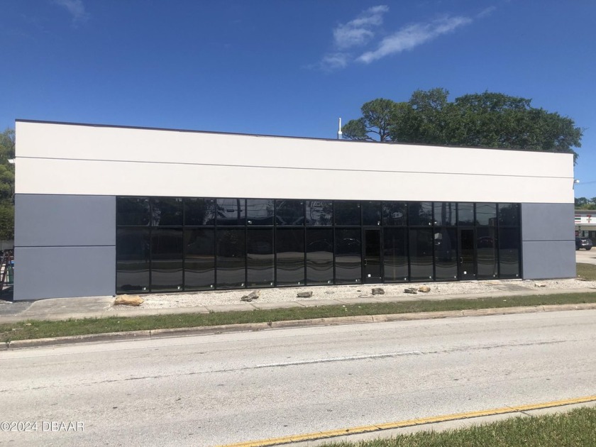 Large clear-span building with 6427 sq ft on main floor, plus - Beach Commercial for sale in Holly Hill, Florida on Beachhouse.com