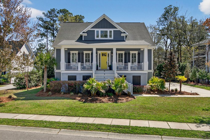 Craftsman Character, Captivating Curb Appeal, and Comfortable - Beach Home for sale in Mount Pleasant, South Carolina on Beachhouse.com