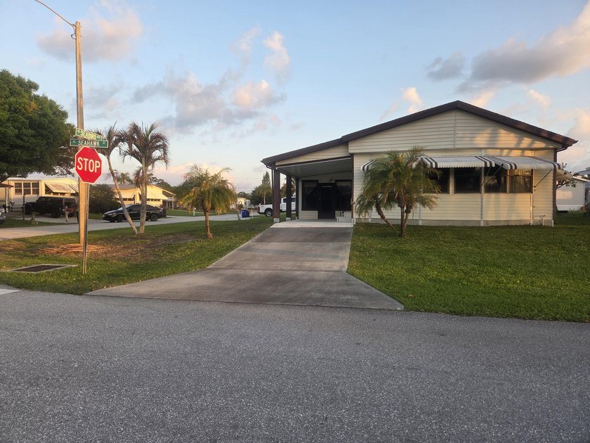 Discover the perfect Florida retreat in the highly sought-after - Beach Home for sale in Hobe Sound, Florida on Beachhouse.com