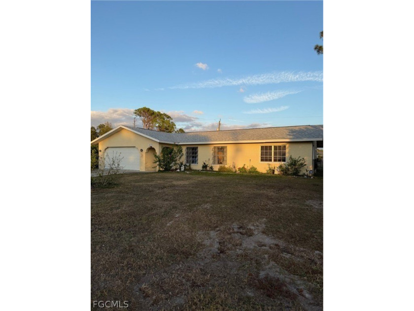 Welcome to this charming single-family home in Port Charlotte! - Beach Home for sale in Port Charlotte, Florida on Beachhouse.com