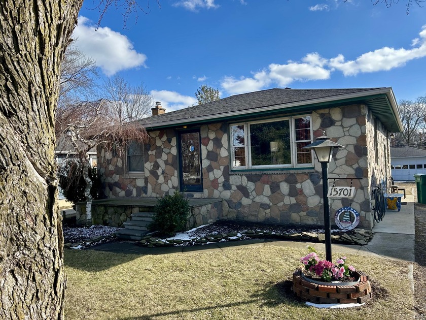 Cozy 2 bedroom ranch near Lake Erie Metro Park. Living room has - Beach Home for sale in Rockwood, Michigan on Beachhouse.com