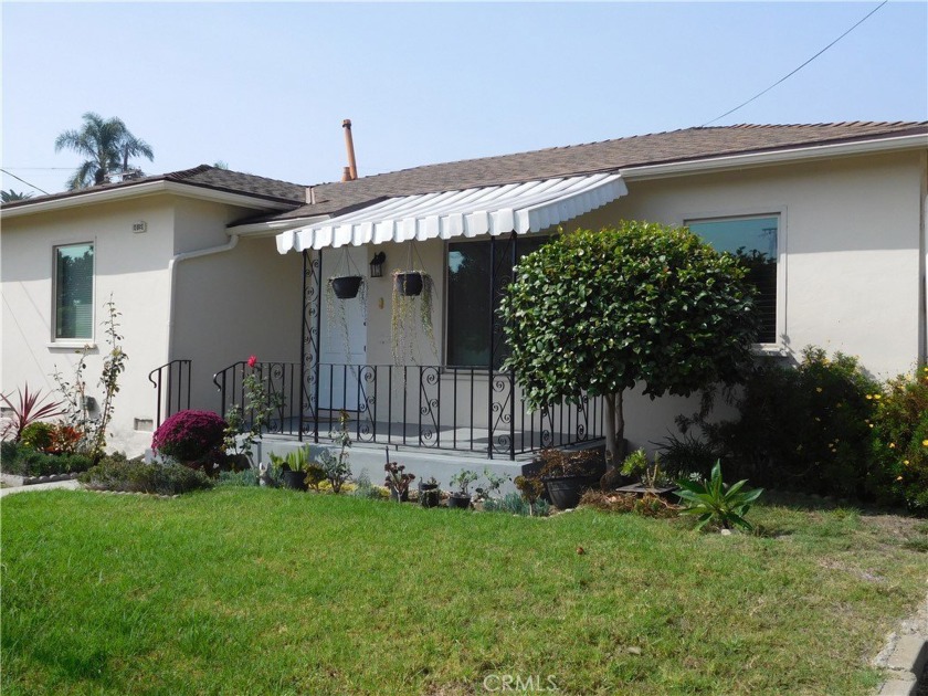 Beautiful light and bright three bedroom, Two-bath and two car - Beach Home for sale in Long Beach, California on Beachhouse.com