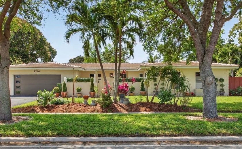 SELLER MOTIVATED. Look no further! Beautifully updated and - Beach Home for sale in Margate, Florida on Beachhouse.com