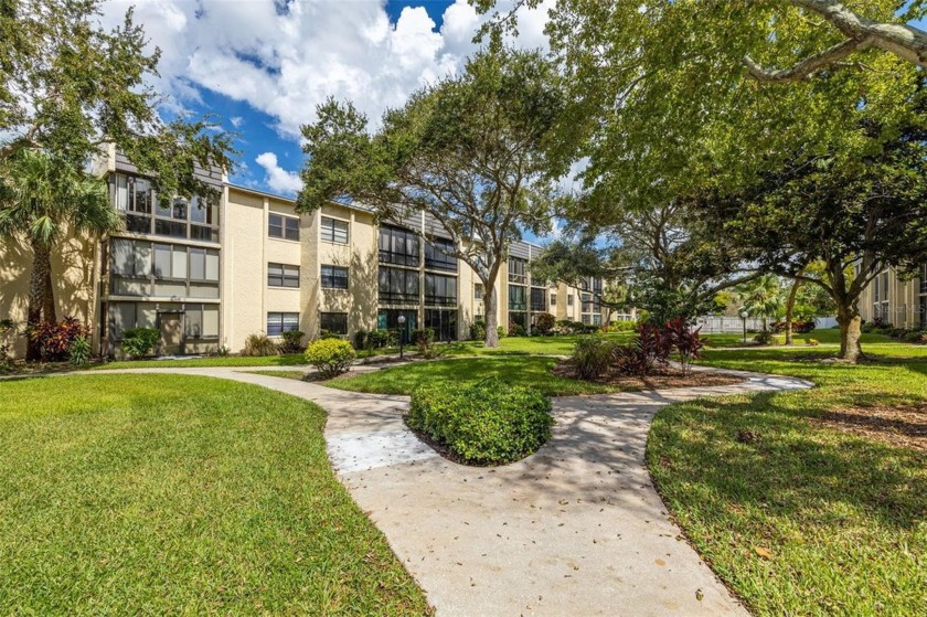 Lovely renovated 55+ condo, located in a beautiful quiet - Beach Condo for sale in Largo, Florida on Beachhouse.com